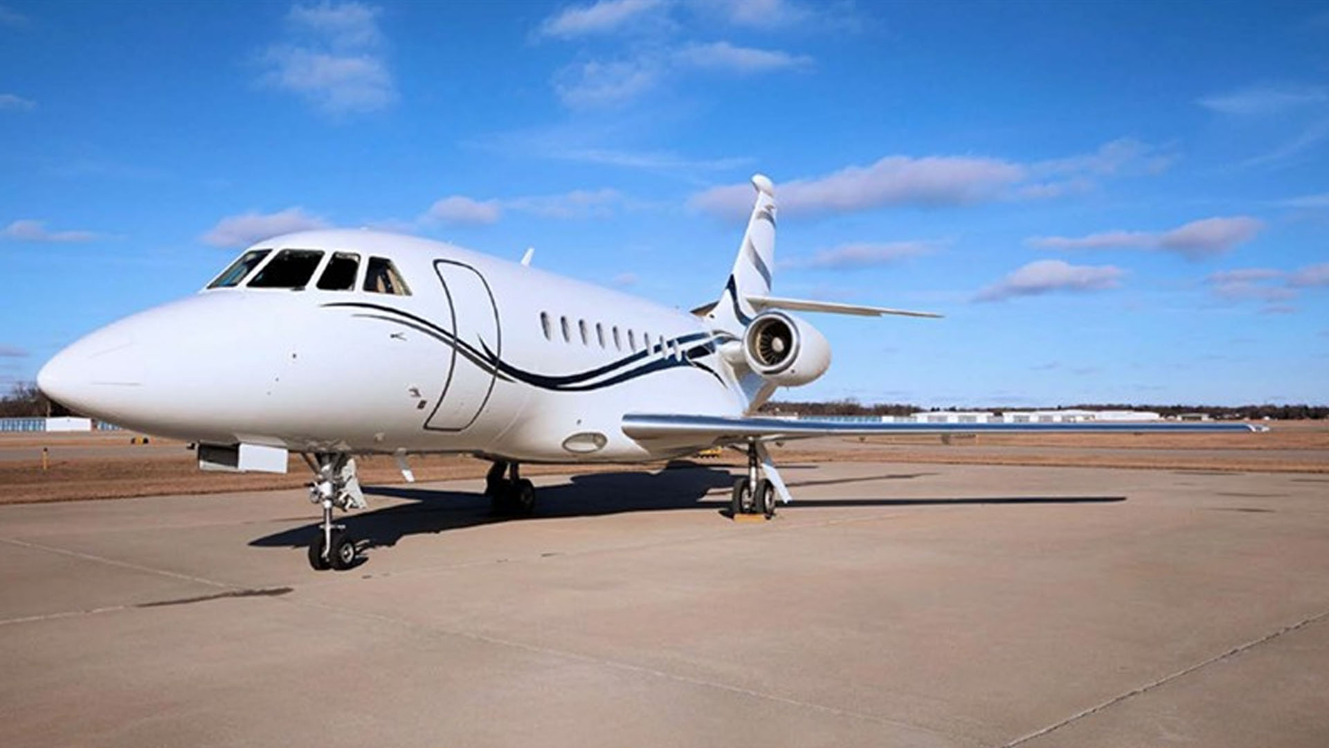 Dassault Falcon 2000EX (2004) — N880VJ