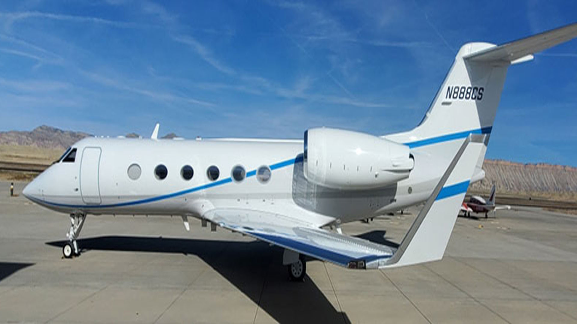 N888CS Fixed-wing multi-engine turbine private jet