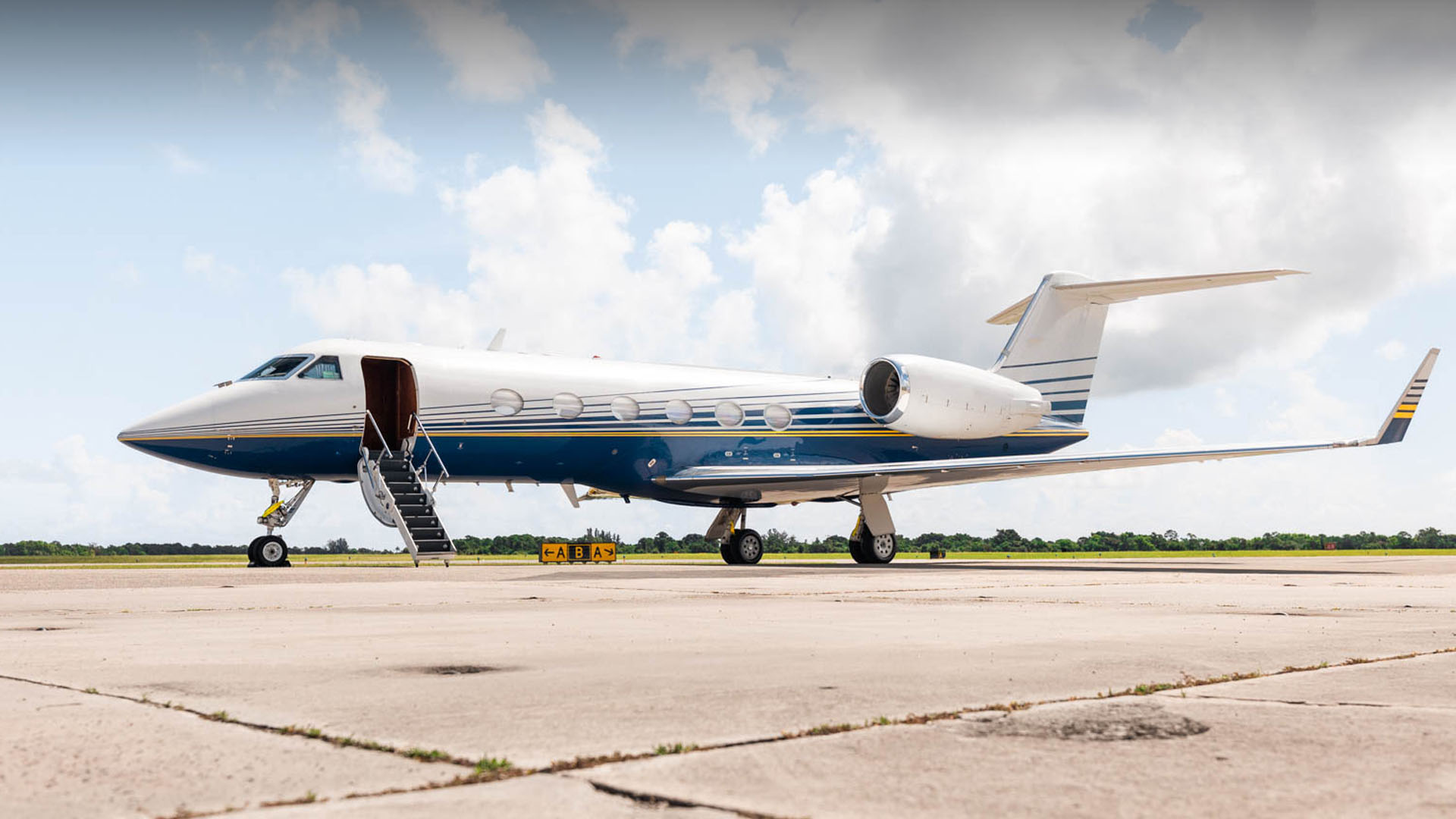 Gulfstream GIV (2002) — N899AL