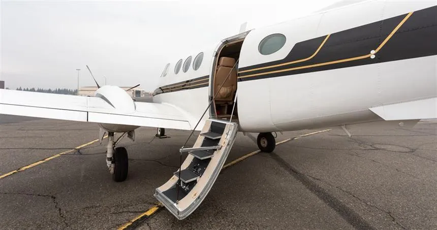 N900MT Beech King Air C90A Turbo prop