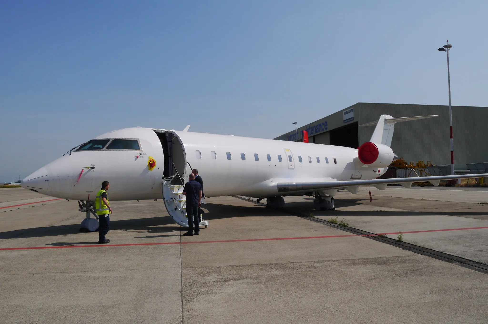 Bombardier Challenger 850 — N915SW