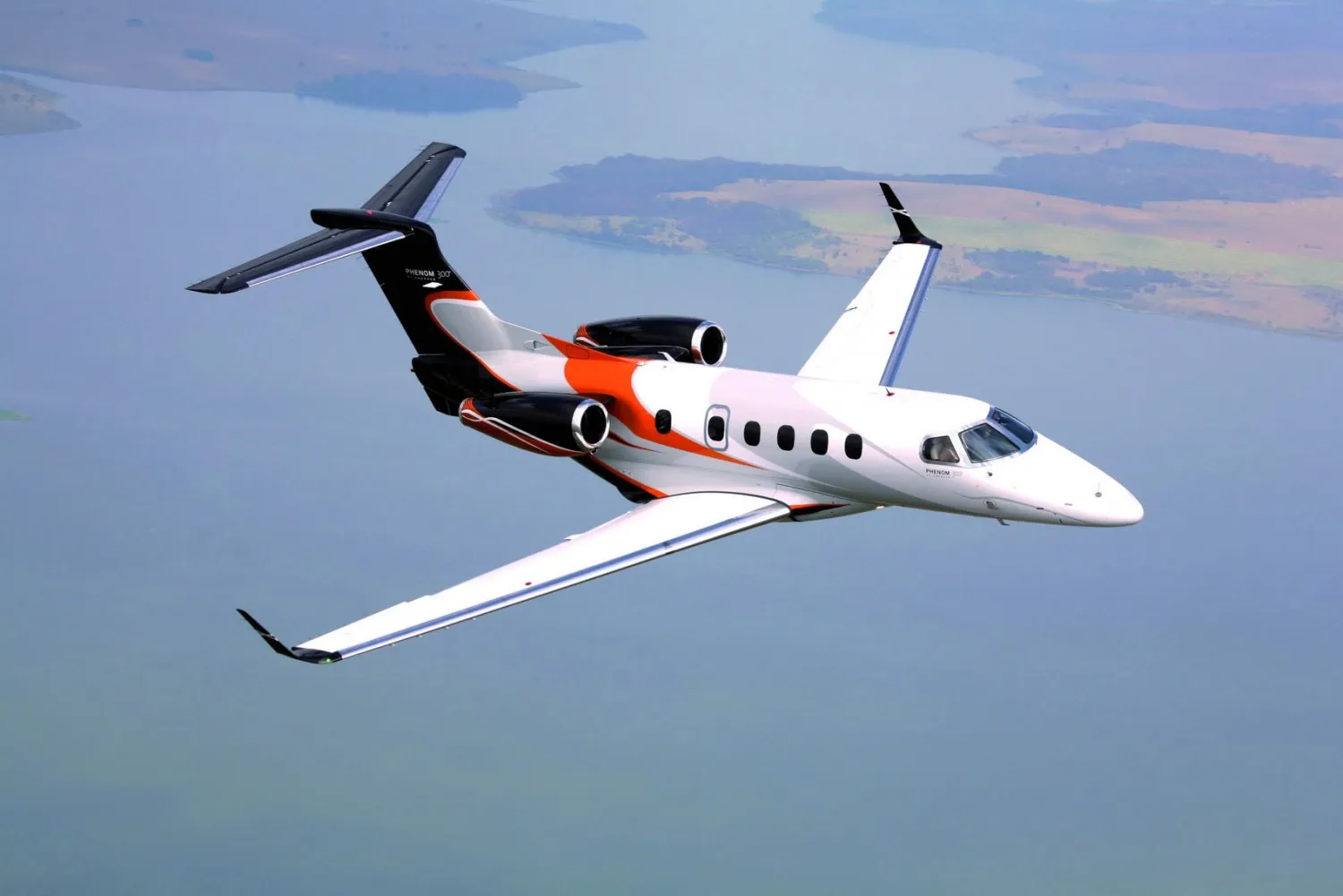 N92DJ Embraer Phenom 300 Super light jet