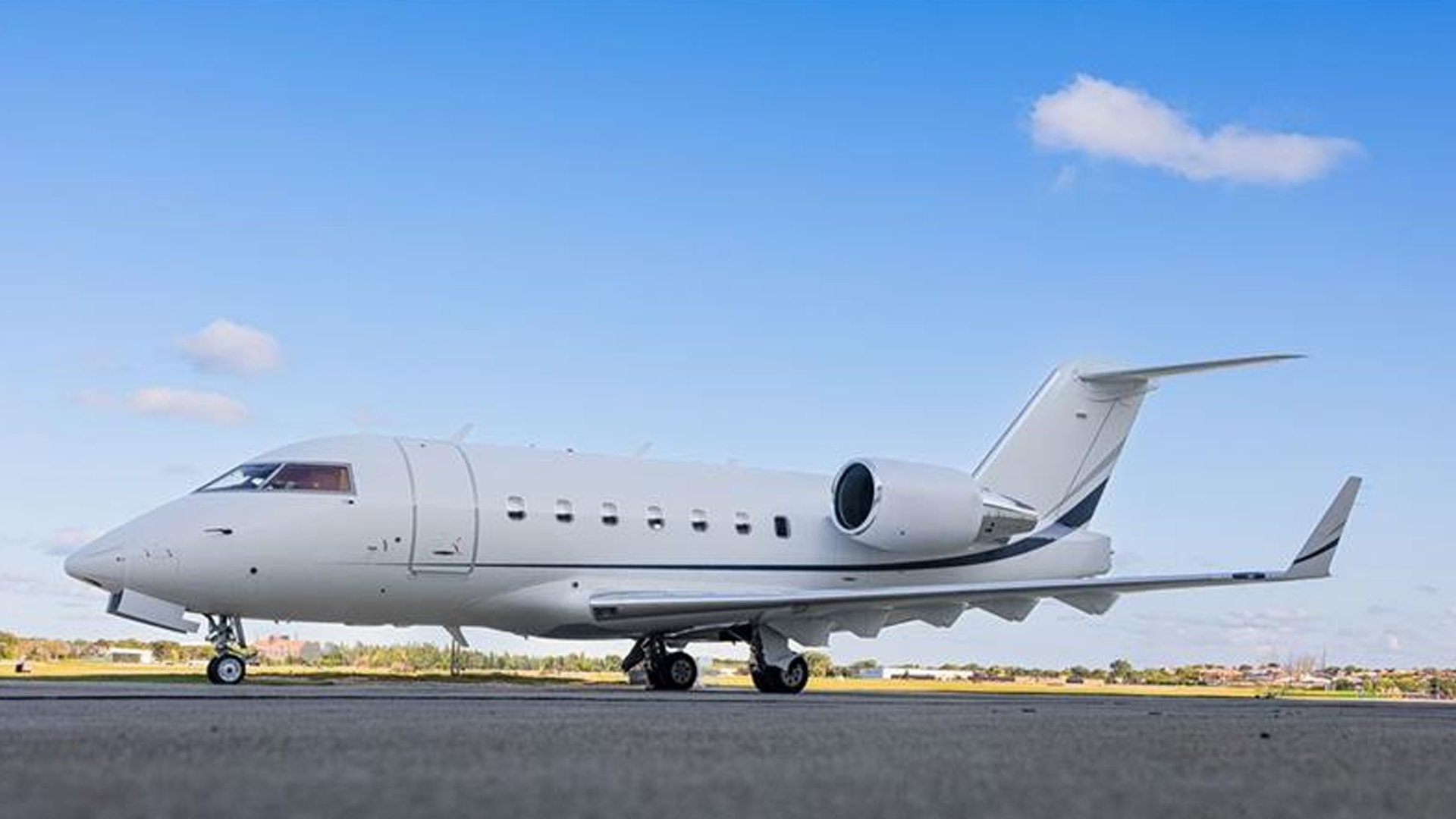 Bombardier Challenger 604 (2005) — N969PW