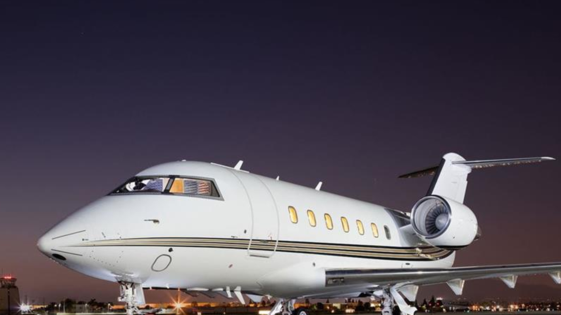 N993SA Bombardier Challenger 604 private jet