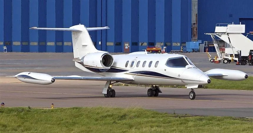 Learjet 35 (1984) — N995DP